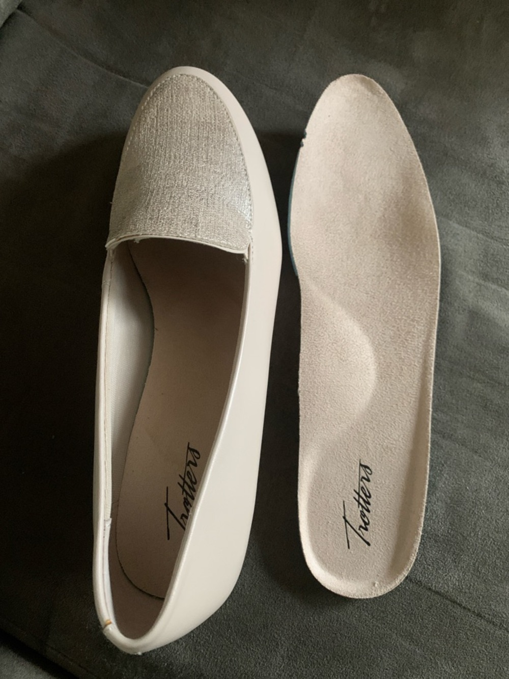 TROTTERS SHOES LOAFERS  LEATHER CREAM SIZE 10 NWT
